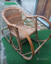 Sedia a dondolo per bambini in vimini vintage 