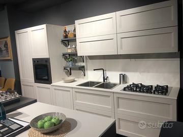 Cucina nuova dal nostro magazzino in svendita