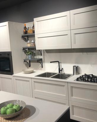 Cucina nuova dal nostro magazzino in svendita