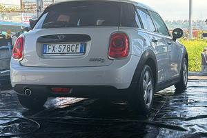 Mini cooper D 1.5 diesel automatica