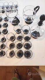 Servizio Vintage 54 Pezzi Vetro Base Nera - Caraff