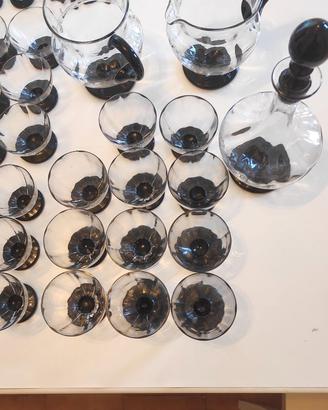 Servizio Vintage 54 Pezzi Vetro Base Nera - Caraff