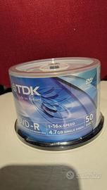 Torre sigillata di 50 DVD Vergini TDK