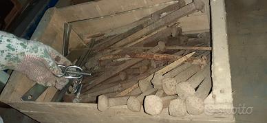 Chiodi antichi forgiati a mano