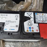 Batteria Varta da 12 V e 80 Ampere per auto