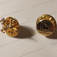 n.2 spille distintivo John Deere dorate anni 2000