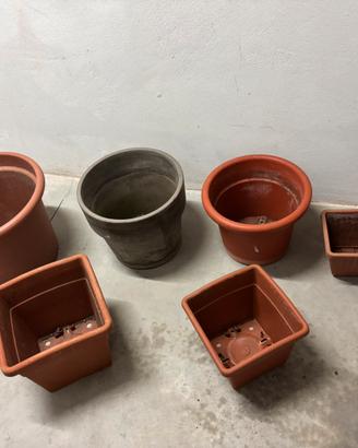 Set vasi. Diverse forme e dimensioni.