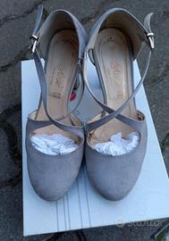 scarpe con cinturini incrociati