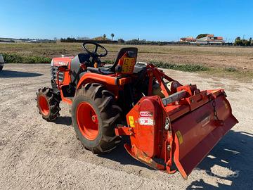 Trattore kubota b1610 seminuovo