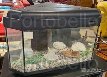 Codice: 274253 ACQUARIO ANGOLARE CON COPERCHIO NE
