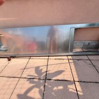 Lavello da cucina con rubinetteria