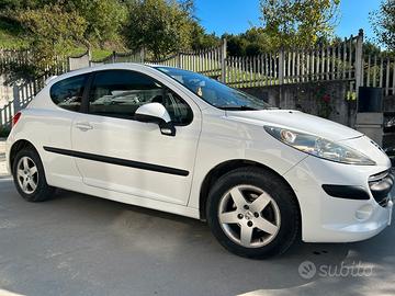 Peugeot 207 1.4 16V benzina