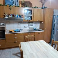 cucina artigianale con elettrodomestici