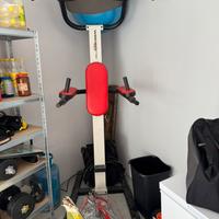 Attrezzo per trazioni e addominali