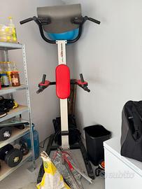 Attrezzo per trazioni e addominali