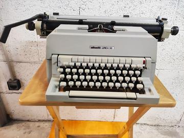 Macchina da scrivere Olivetti linea 98