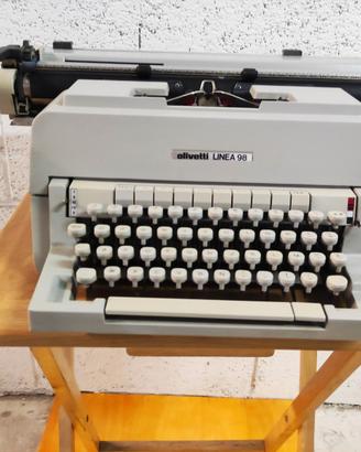 Macchina da scrivere Olivetti linea 98