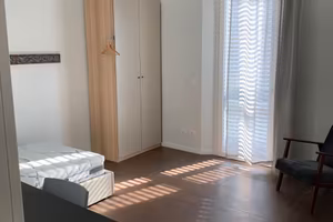 Ampia Camera in appartamento Mazzini L95