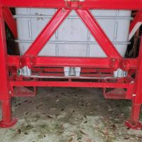 Contenitore porta cisterne