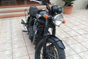 Triumph bonneville T100 black