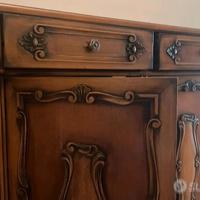 Armadio in legno stile classico