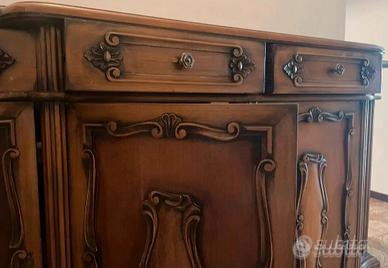 Armadio in legno stile classico