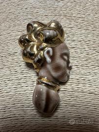 Spilla antica in ceramica