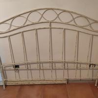Letto e comodini in ferro battuto artigianale