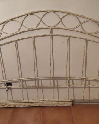 Letto e comodini in ferro battuto artigianale