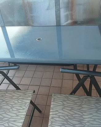 tavolo da esterno compreso di ombrellone 