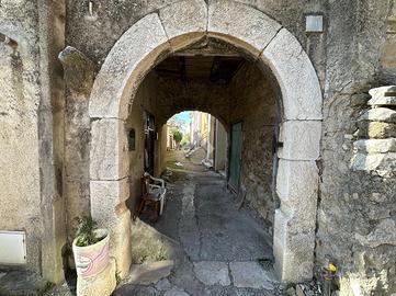 CASA SEMINDIPENDENTE A MONTESARCHIO