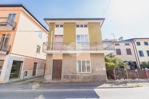 CASA DI CORTE A VILLAFRANCA DI VERONA