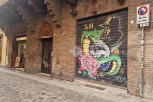 NEGOZIO A BOLOGNA