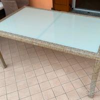 Tavolo da esterno finto vimini ripiano in vetro