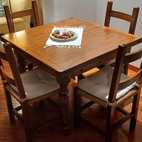 tavolo da pranzo con sedie