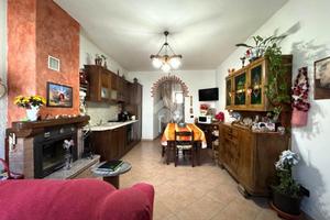 CASA SEMINDIPENDENTE A CERANO