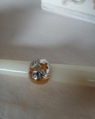 Anello Versace.