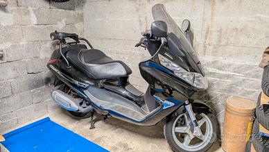 Piaggio x8 200