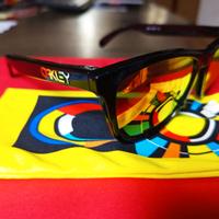 Occhiali da sole Oakley Frogskins 24-325 Polarizza