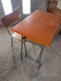 Vecchio Banchetto e Sedia bambino Scuola Materna