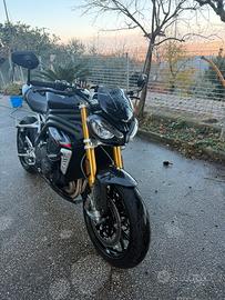 Triumph speed triple 1200 rs