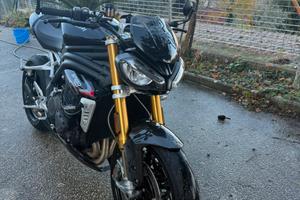 Triumph speed triple 1200 rs