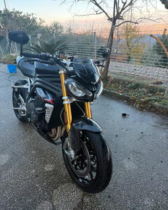 Triumph speed triple 1200 rs