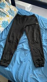 pantaloni neri lacoste