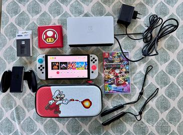 Nintendo Switch OLED Bianca + Mario Kart + Accesso