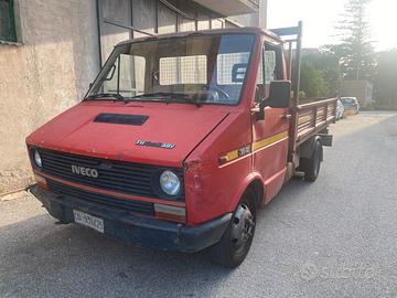 Iveco turbo Daily 35.10 ribaltab. Trilaterle