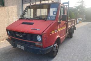 Iveco turbo Daily 35.10 ribaltab. Trilaterle