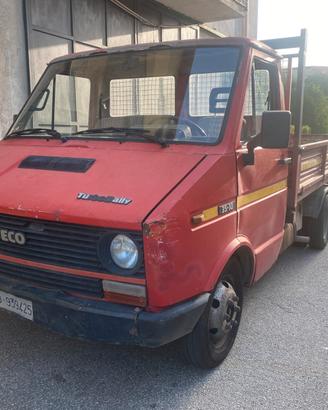 Iveco turbo Daily 35.10 ribaltab. Trilaterle