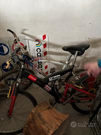 Tre biciclette come da foto