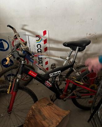 Tre biciclette come da foto